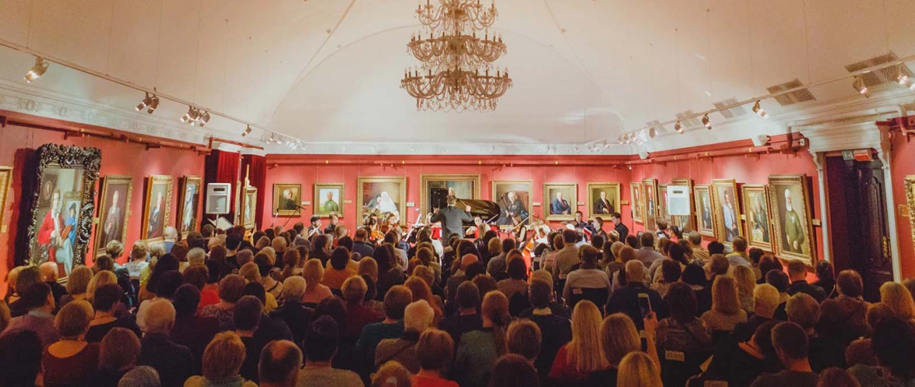 «Симфонические хиты при свечах. Рождественский концерт в Галерее»